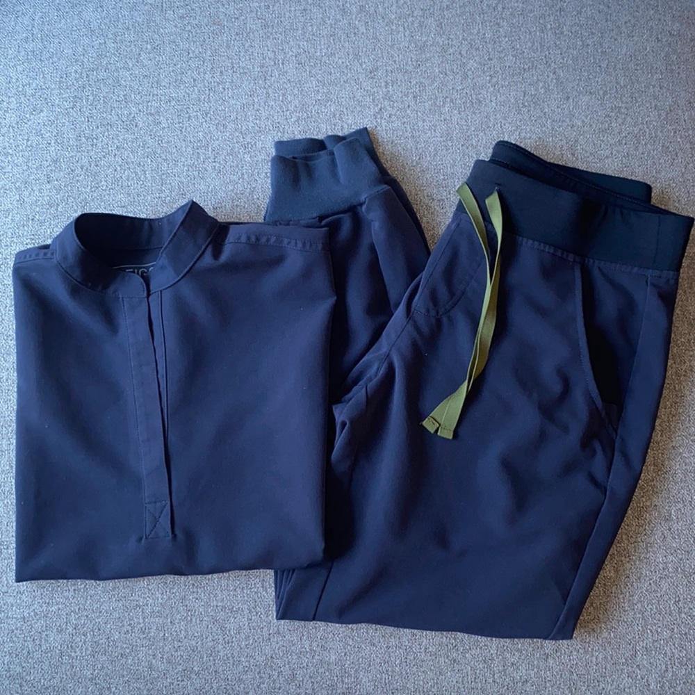 Quiet navy figs scrubs